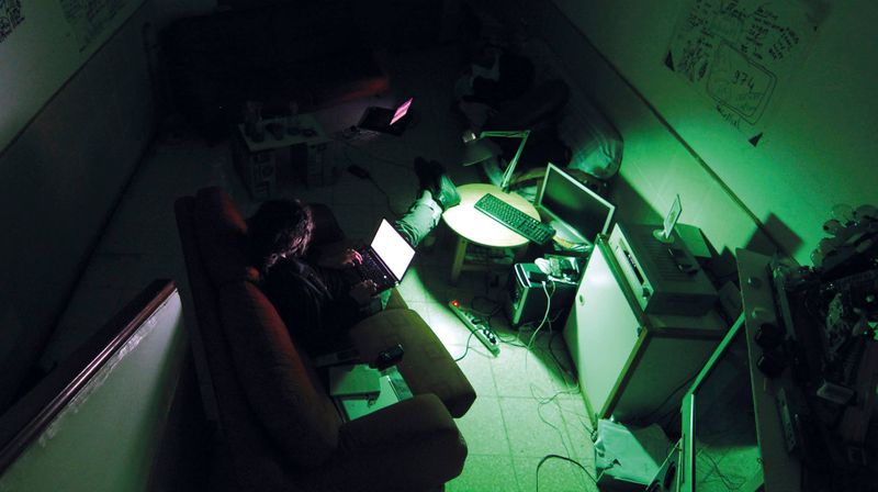 http://wiki.hackerspaces.org/images/thumb/9/95/Cht1_lounge.jpg/800px-Cht1_lounge.jpg